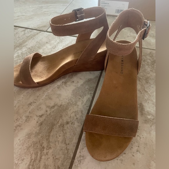 NWT Lucky Brand LK Karston Suede Sandal Wedges - Picture 3 of 15